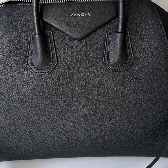 Givenchy Antigona Medium - Picture 9 of 15